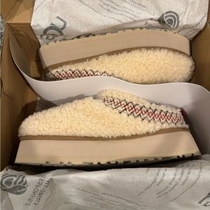 Brand New Ugg Tazz Fur Braid Slippers in Natural - Size 8